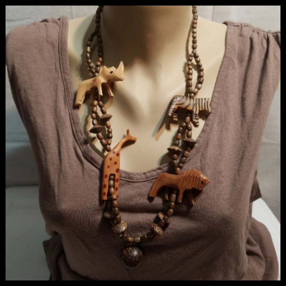 Safari wooden necklace